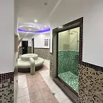Elegance28 - Stylish Mountain Retreat In By Flat Mаnager 아파트