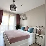 아파트 Elegance28 - Stylish Mountain Retreat In By Flat Mаnager 반스코